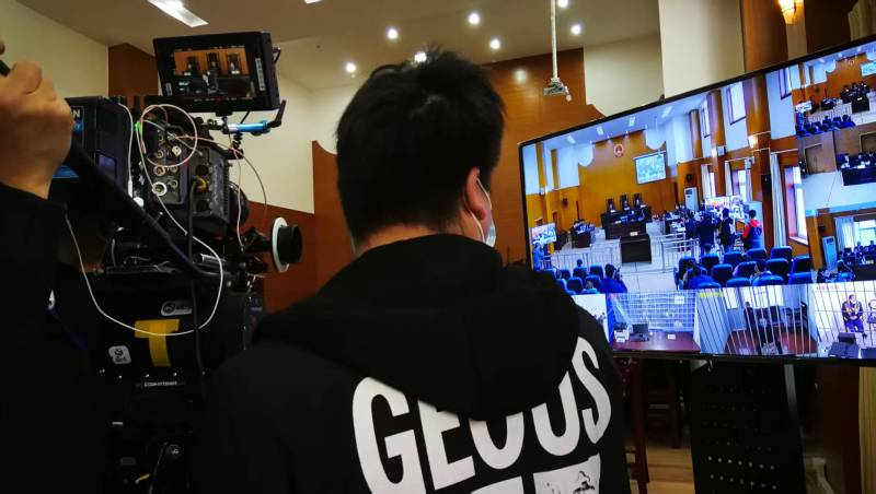 AI生成VS人工创意——锦江区广告片拍摄公司的技术浪漫主义实践